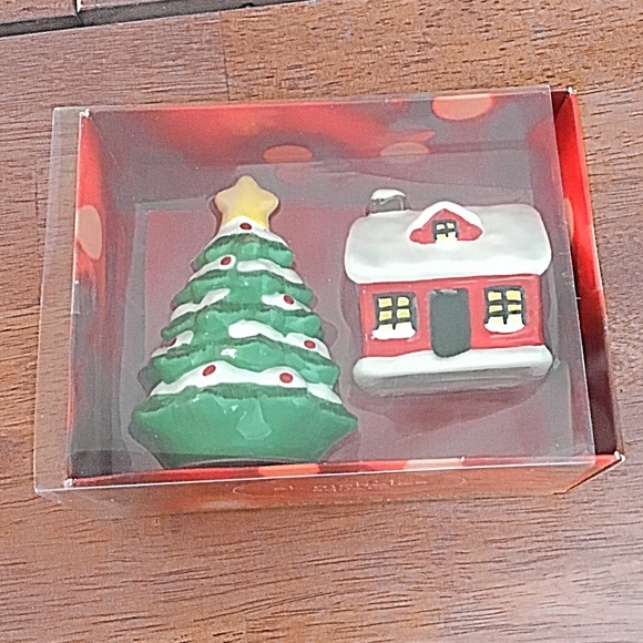 New In Box Holiday Salt & Pepper Shakers - Picture 8 of 11